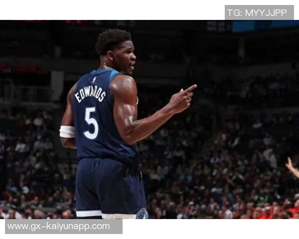爱德华兹上半场表现抢眼12投7中三分球6投3中贡献全面数据17分2篮板3助攻2抢断1盖帽