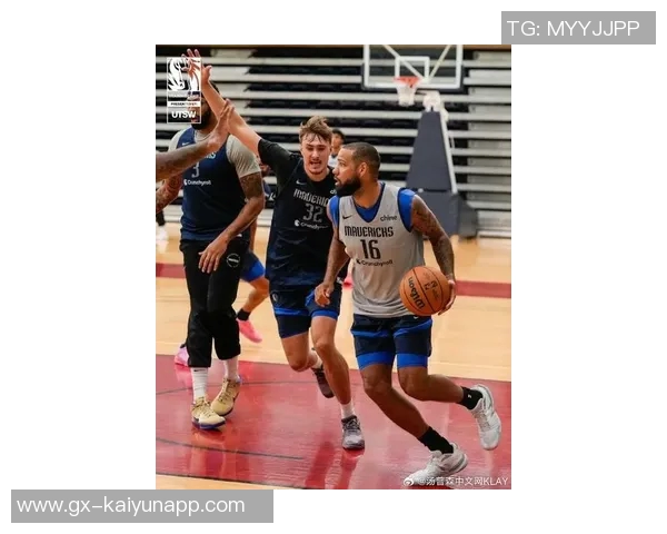 独行侠训练照曝光弗拉格与安东尼戴维斯展开激烈对抗 独行侠训练照曝光弗拉格与安东尼戴维斯展开激烈对抗