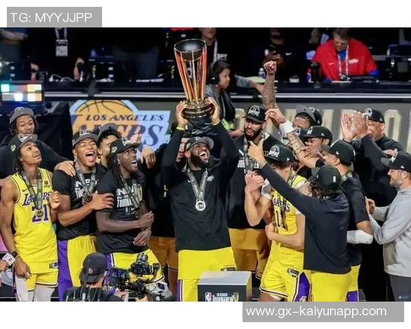 勇士轻松战胜湖人雷霆险胜火箭展现实力与紧张局势的微妙平衡 勇士轻松战胜湖人雷霆险胜火箭展现实力与紧张局势的微妙平衡